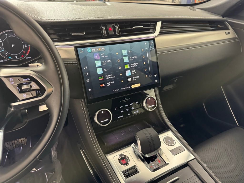 Certified 2025 Jaguar F-PACE R-Dynamic S AWD/4WD image 22