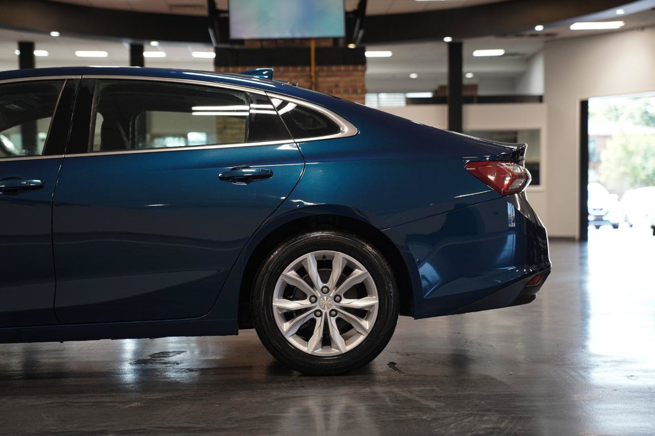 Used 2019 Chevrolet Malibu LT w/ Leather Package FWD image 6
