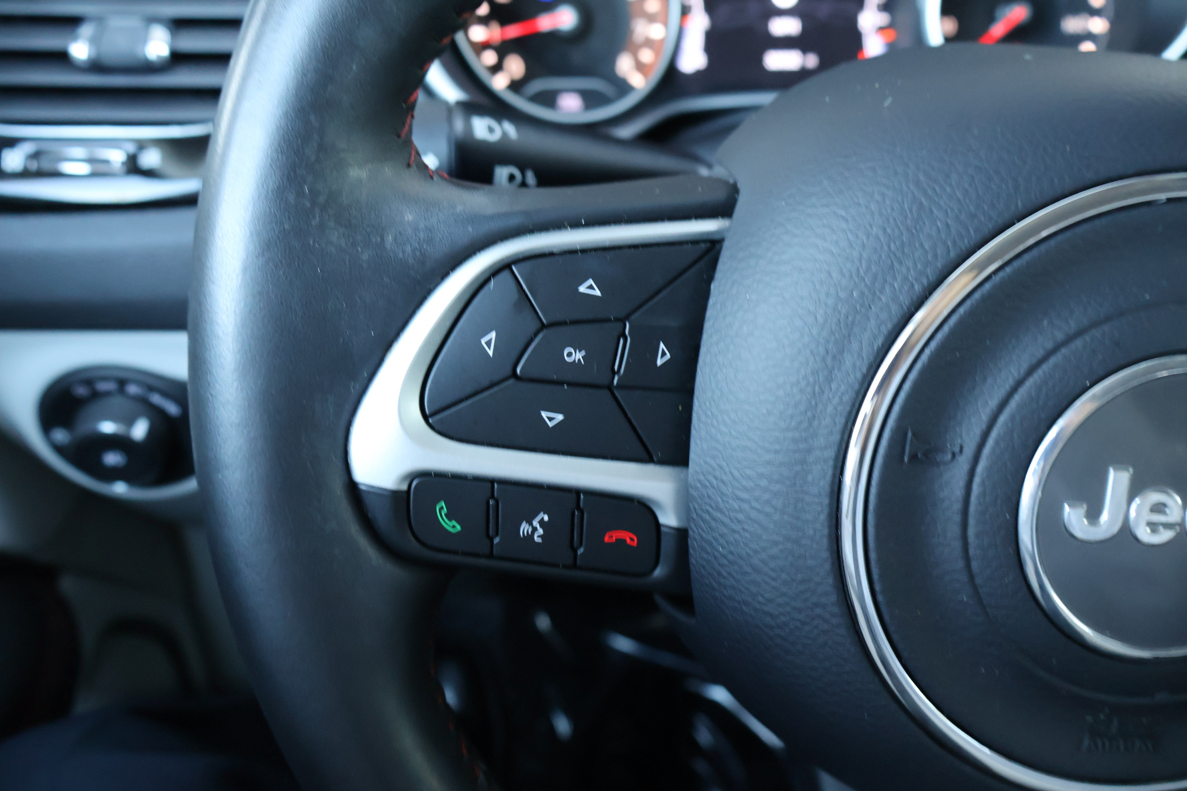 Used 2019 Jeep Compass Limited FWD image 31