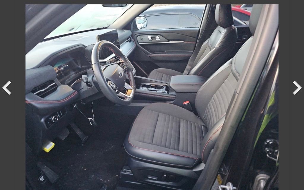 Used 2025 Ford Explorer ST-Line w/ ST-Line Street Pack image 8