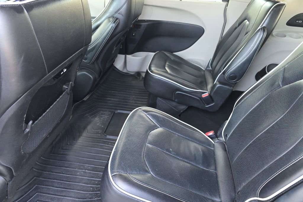 Used 2023 Chrysler Pacifica Limited image 11