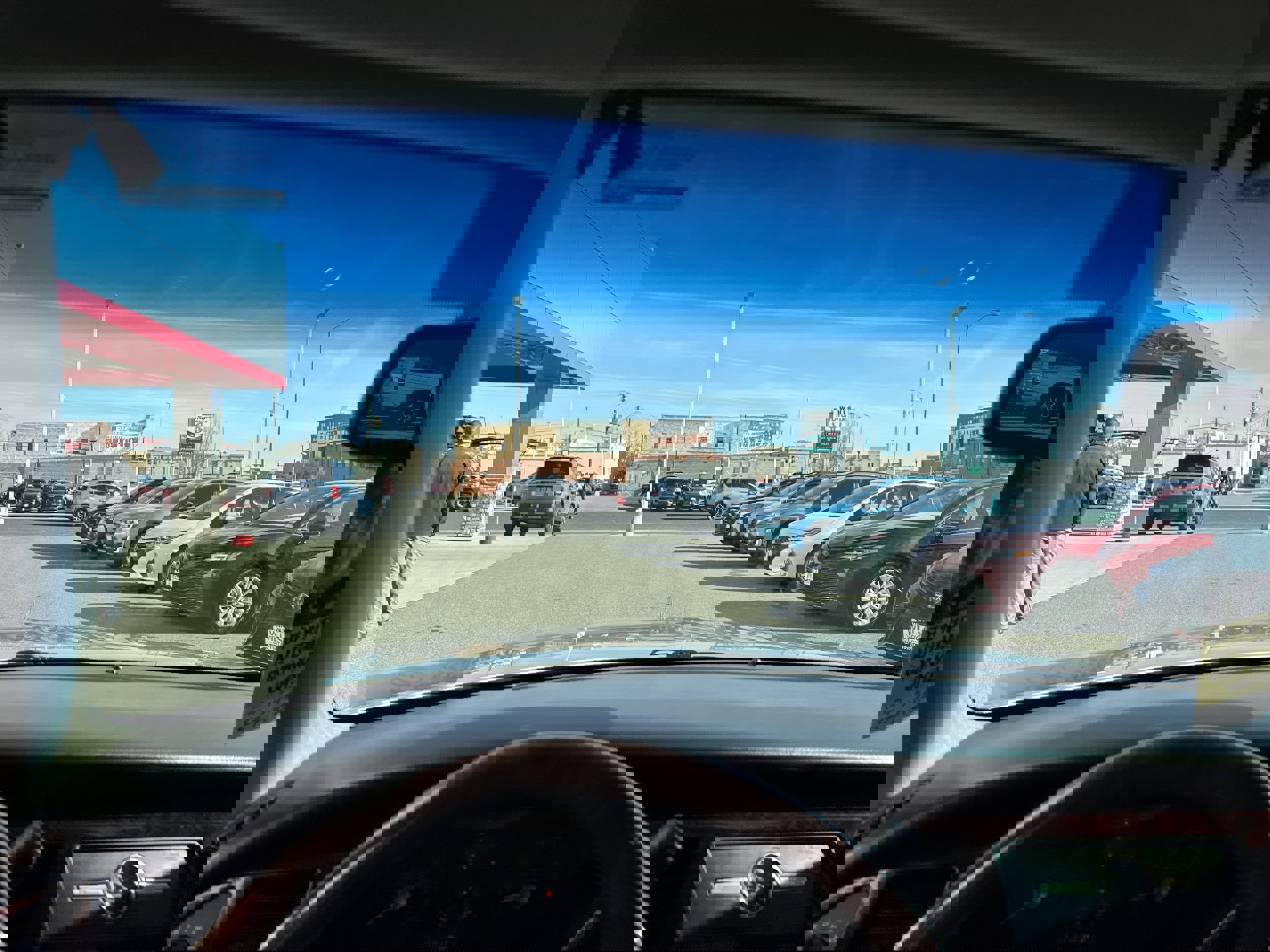 Used 2010 Lincoln Town Car Signature Limited image 3