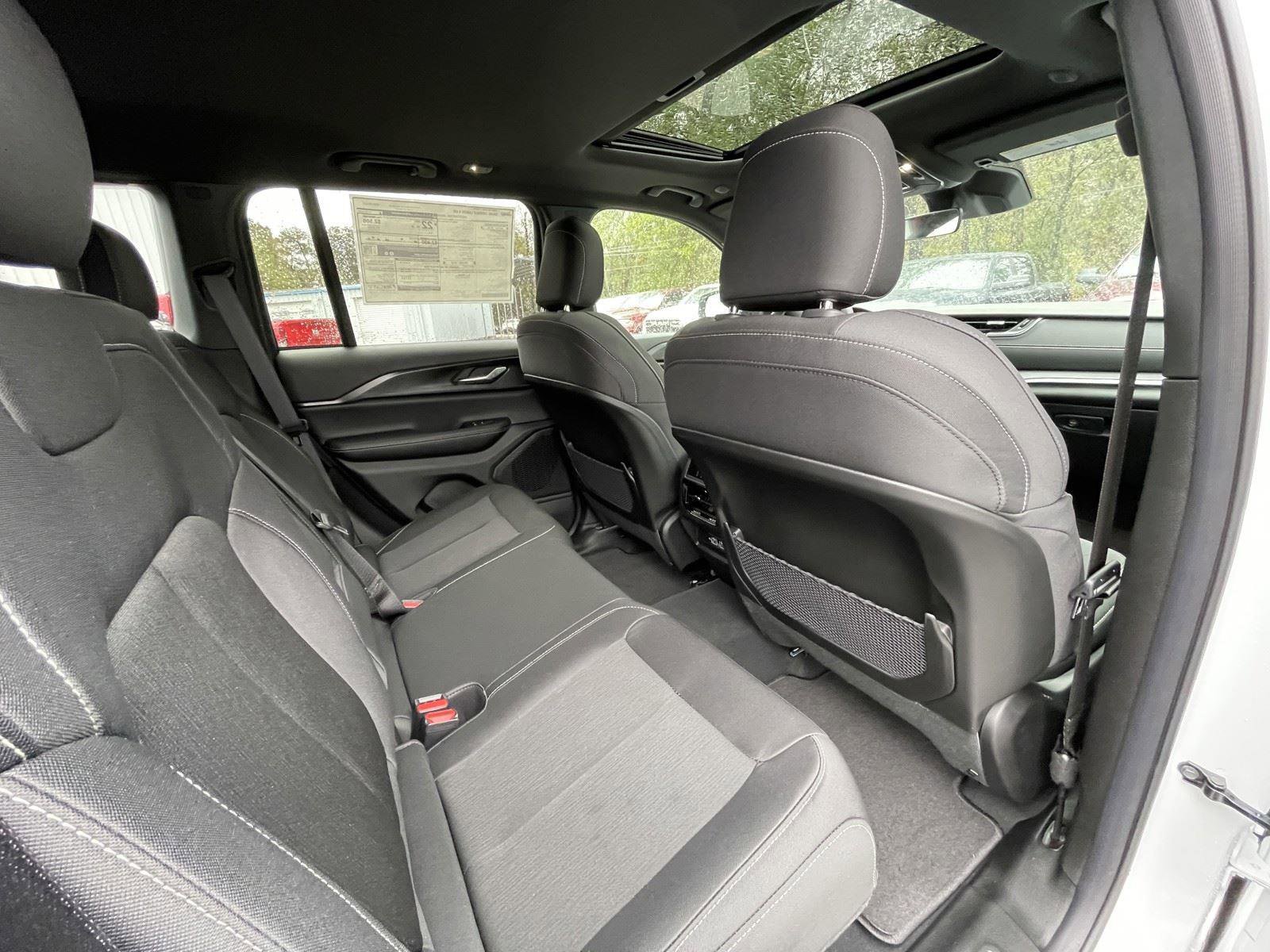 New 2025 Jeep Grand Cherokee Laredo X RWD image 40
