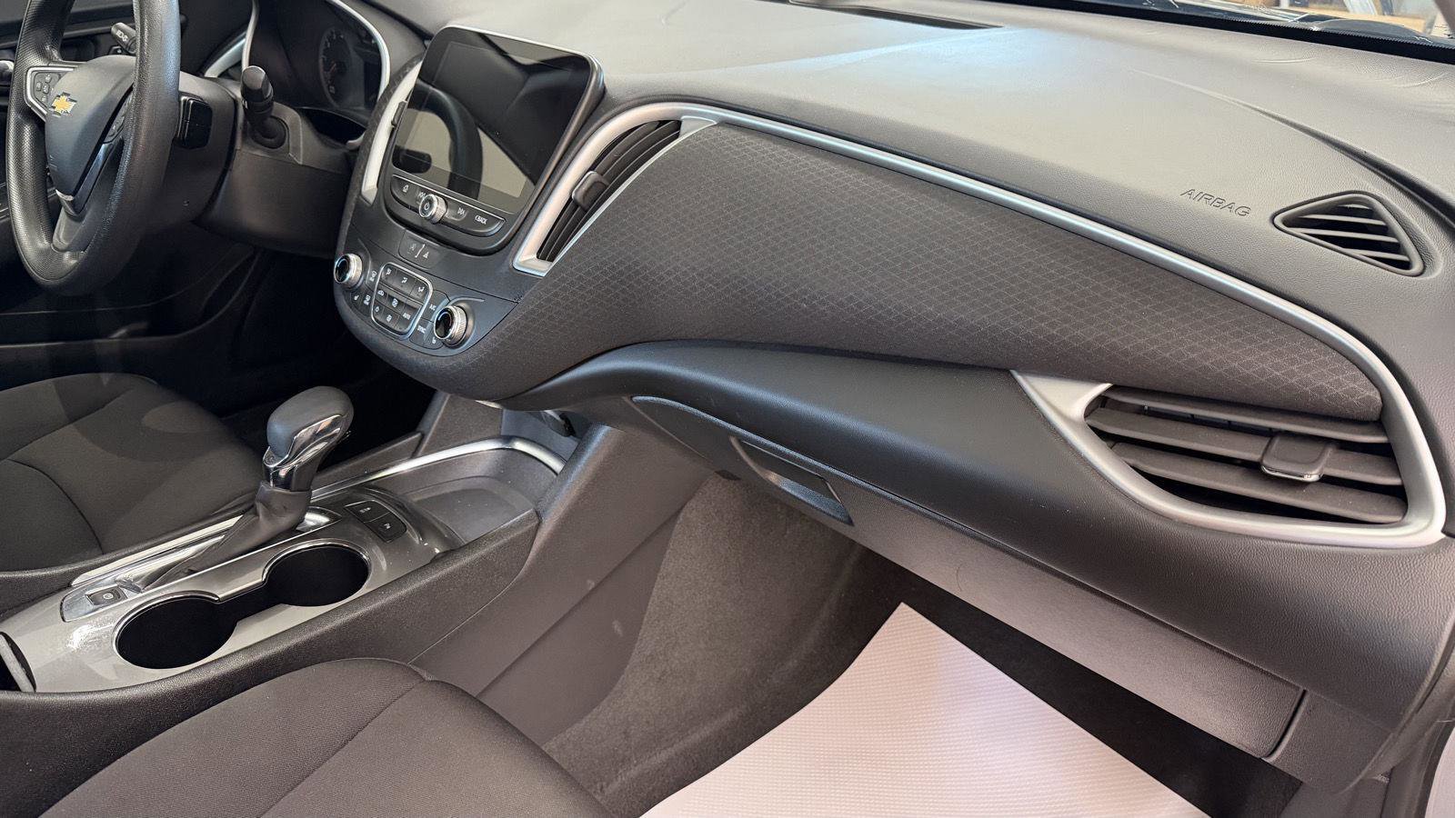 Used 2024 Chevrolet Malibu LT image 31
