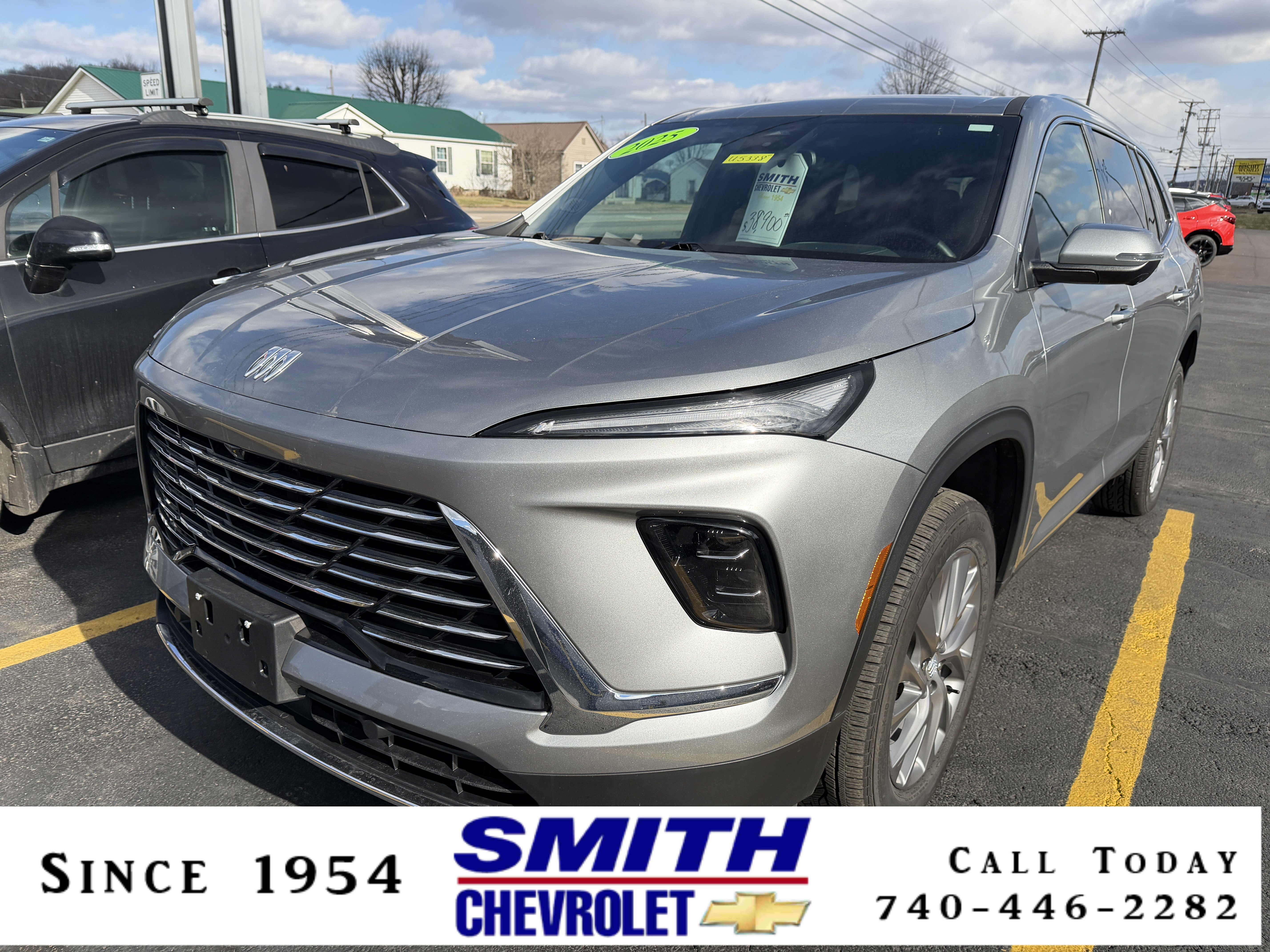 Used 2025 Buick Enclave Preferred AWD/4WD image 1