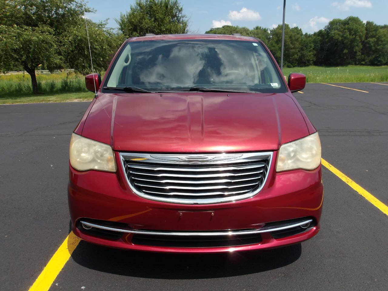 Used 2011 Chrysler Town & Country Touring FWD image 3