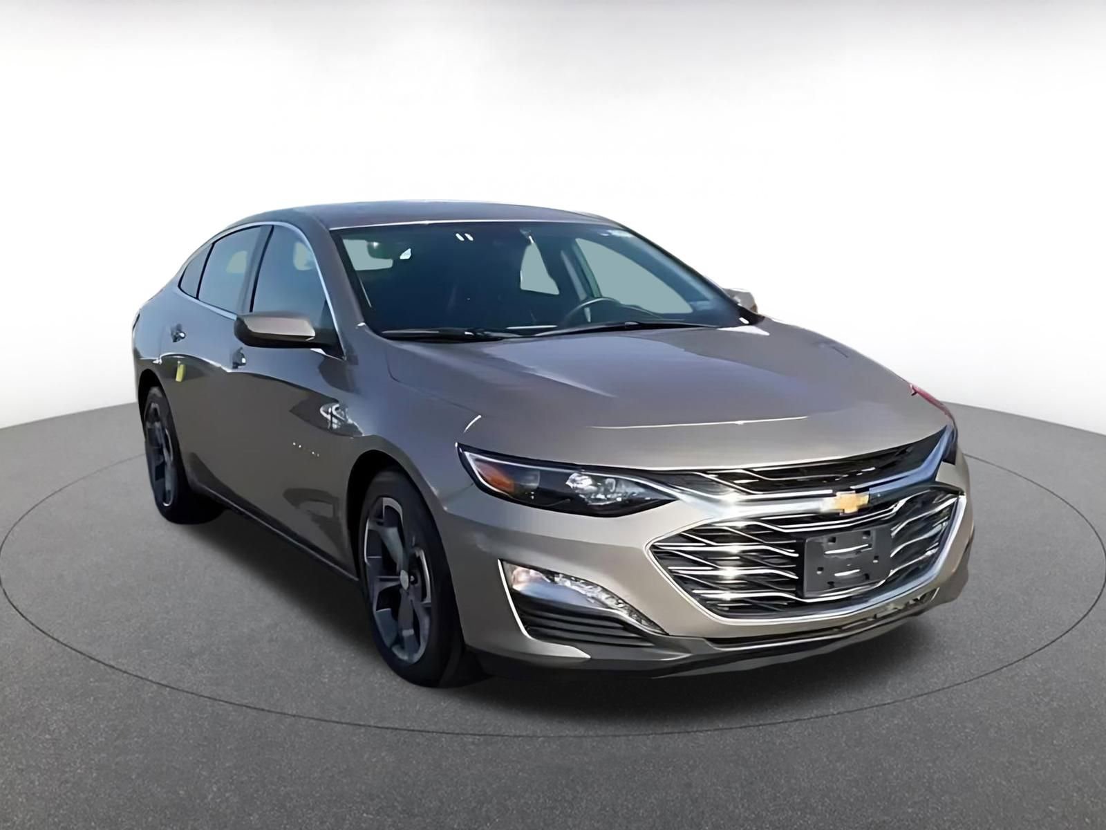 Used 2024 Chevrolet Malibu LT image 3