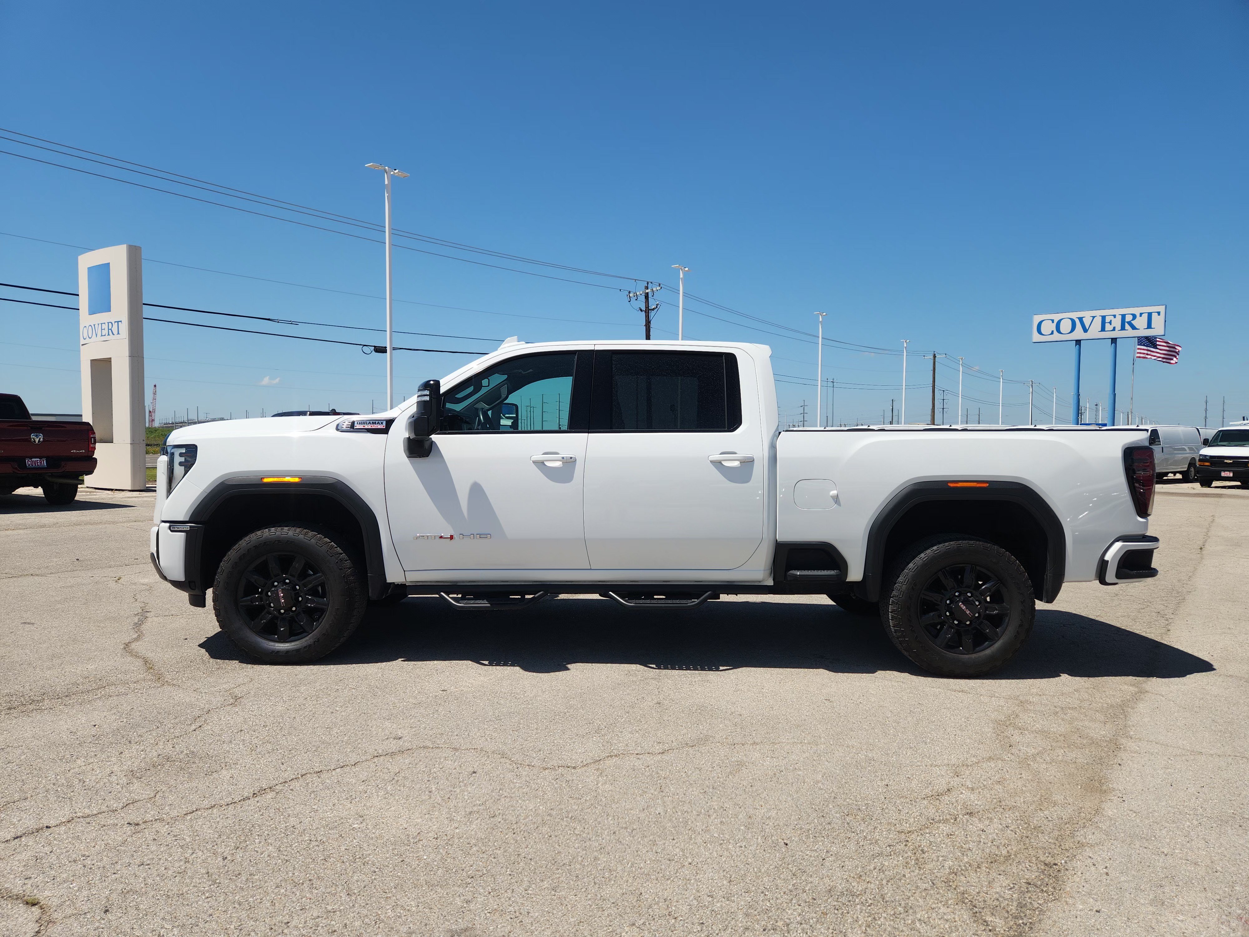 Used 2025 GMC Sierra 2500 AT4 AWD/4WD image 4