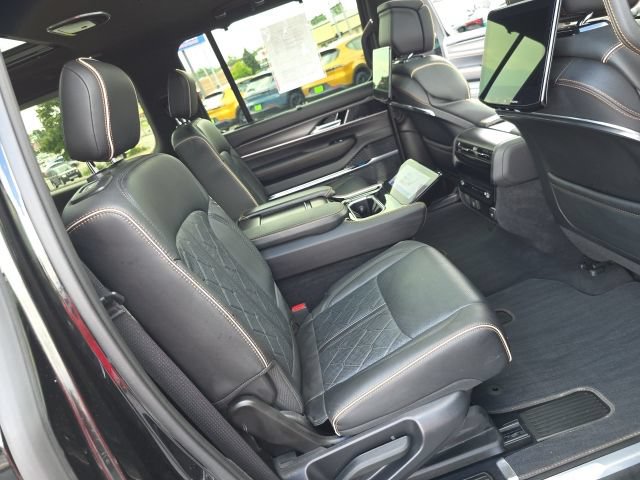 Used 2025 Jeep Grand Wagoneer L Series III w/ Rear Seat Video Group 1 AWD/4WD image 58