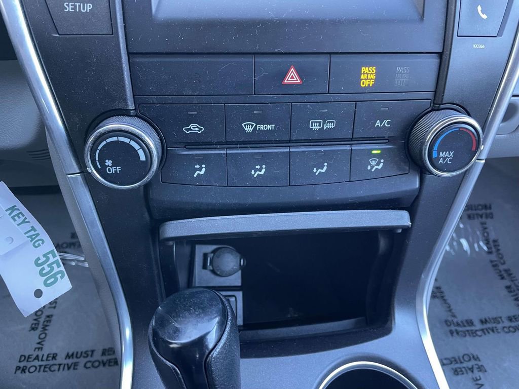 Used 2015 Toyota Camry LE image 40