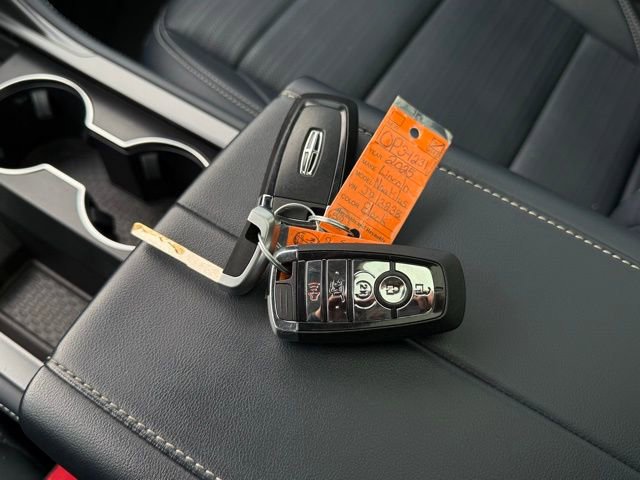 Used 2025 Lincoln Nautilus Reserve image 6