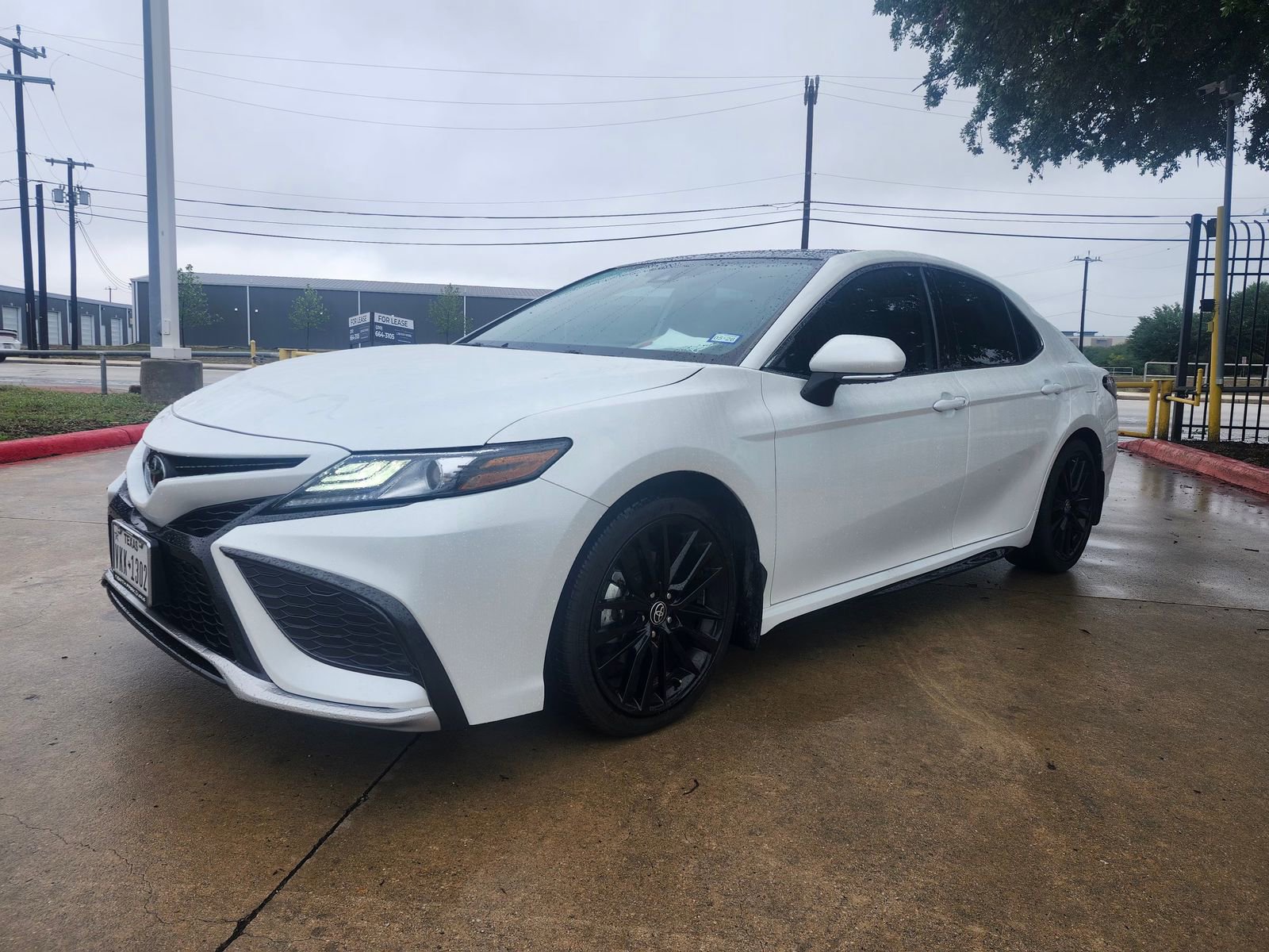 Used 2021 Toyota Camry XSE image 6