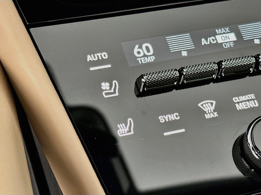 Certified 2024 Porsche Cayenne Coupe AWD/4WD image 22