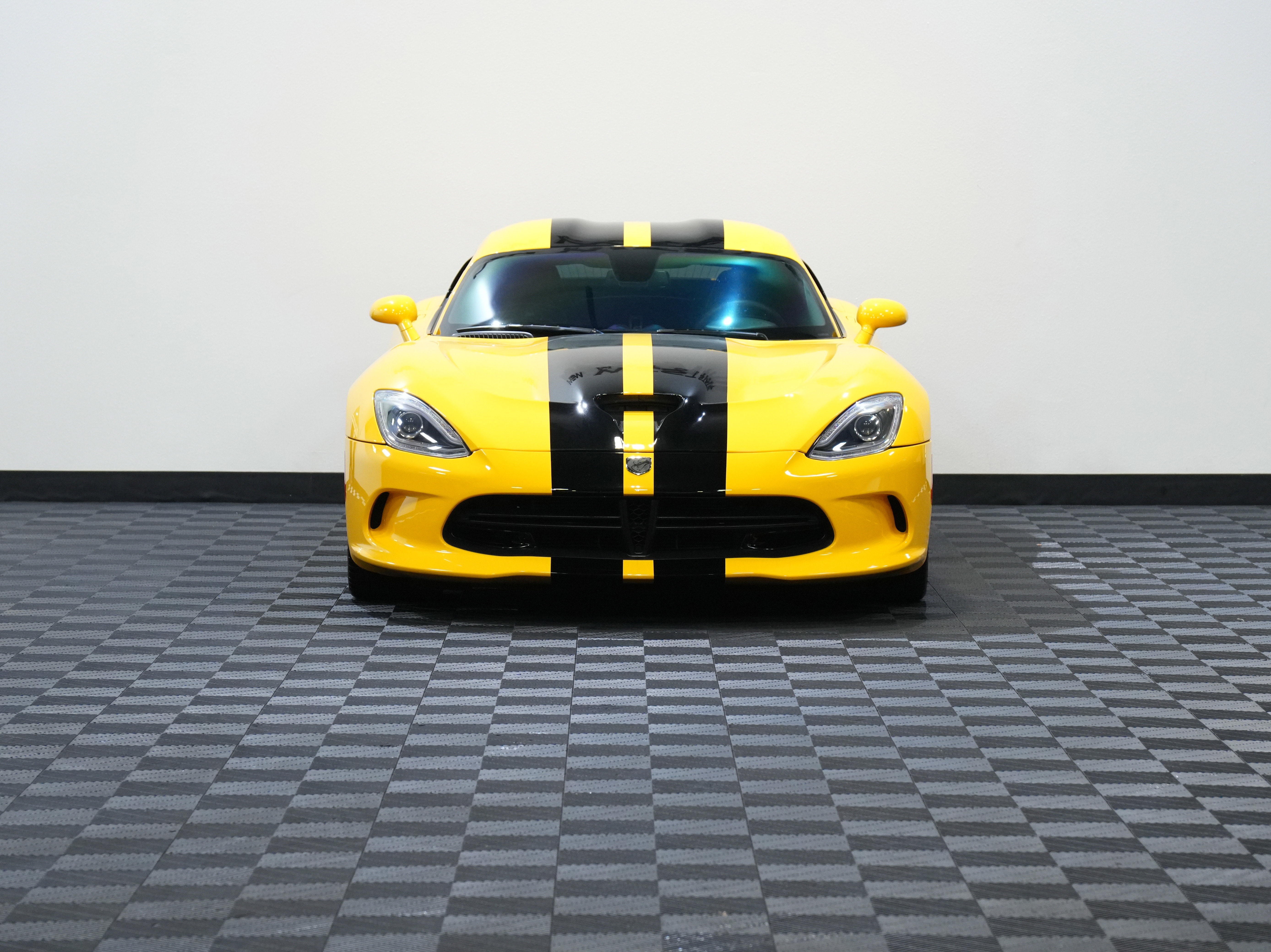 Used 2013 SRT Viper GTS w/ GTS Laguna Interior Pkg image 4