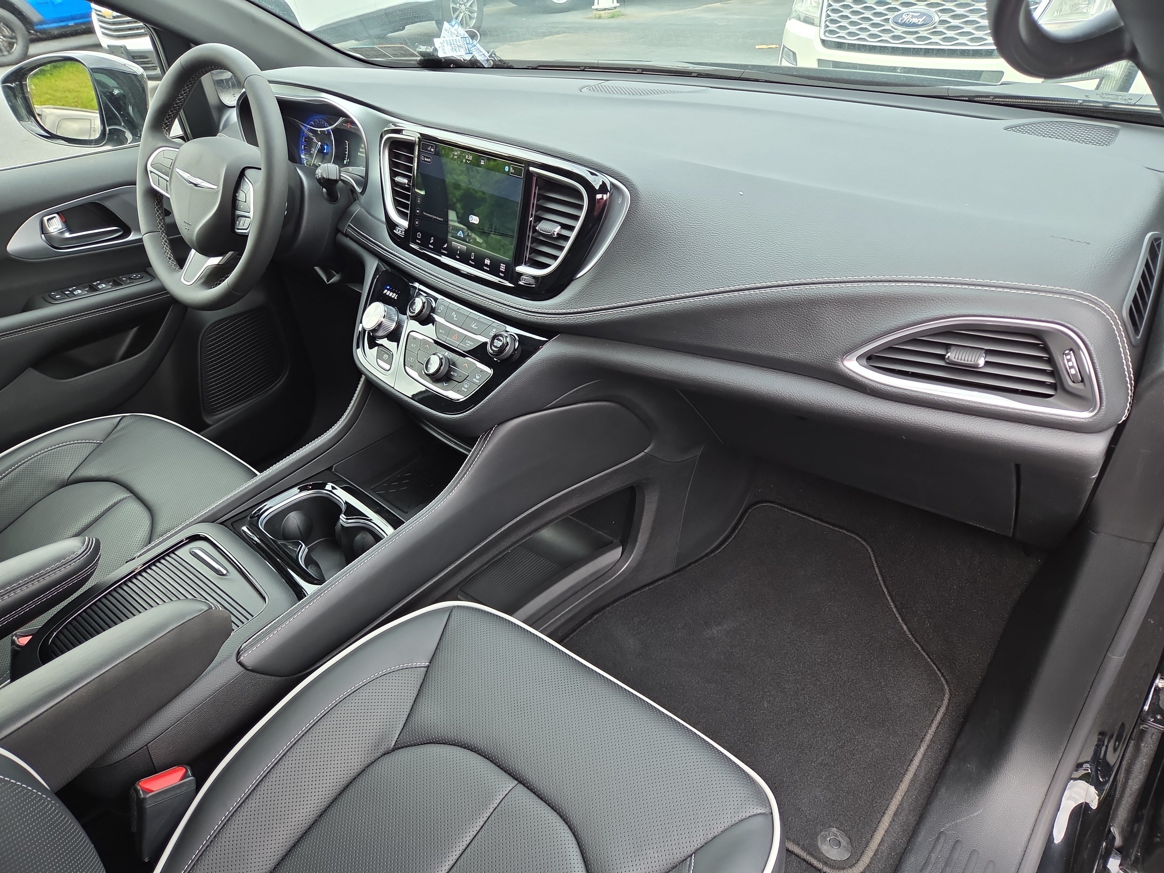 Certified 2026 Chrysler Pacifica Limited FWD image 19
