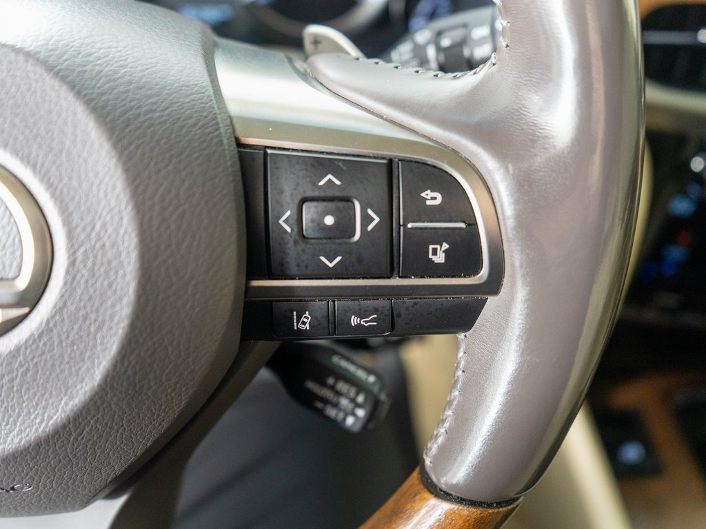 Used 2016 Lexus LX 570 4WD w/ Luxury Package image 18