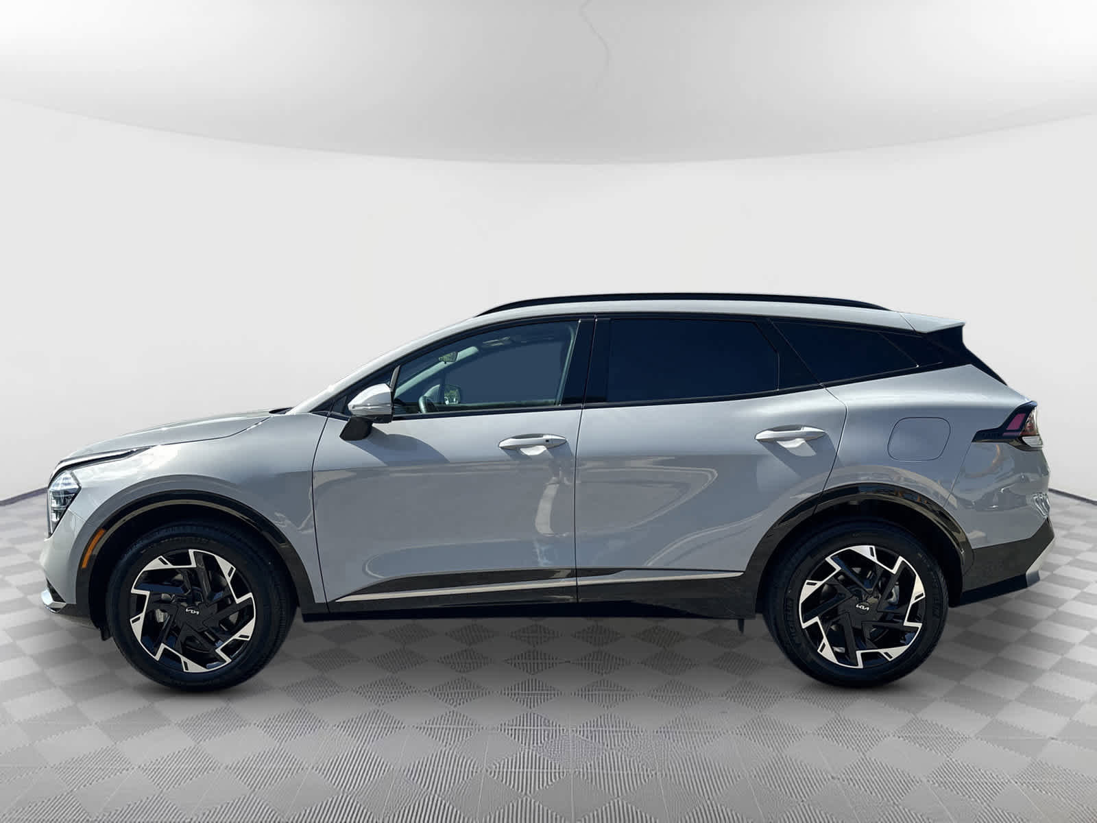 Used 2025 Kia Sportage SX image 4