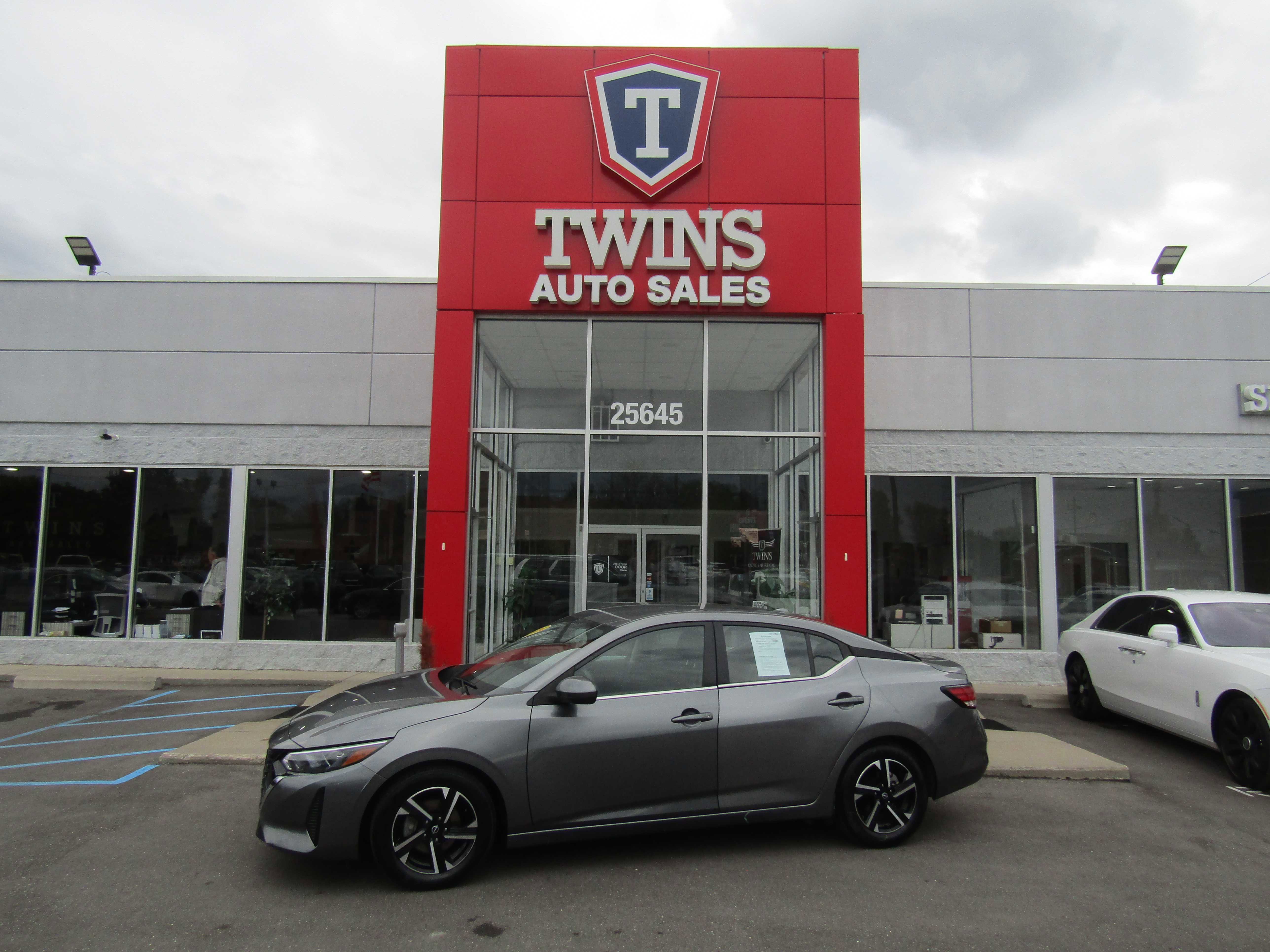 Used 2024 Nissan Sentra SV FWD image 1