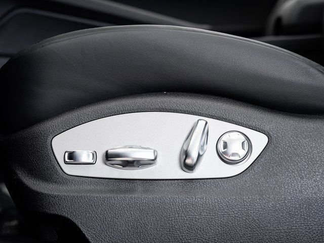 Certified 2025 Porsche Macan image 10