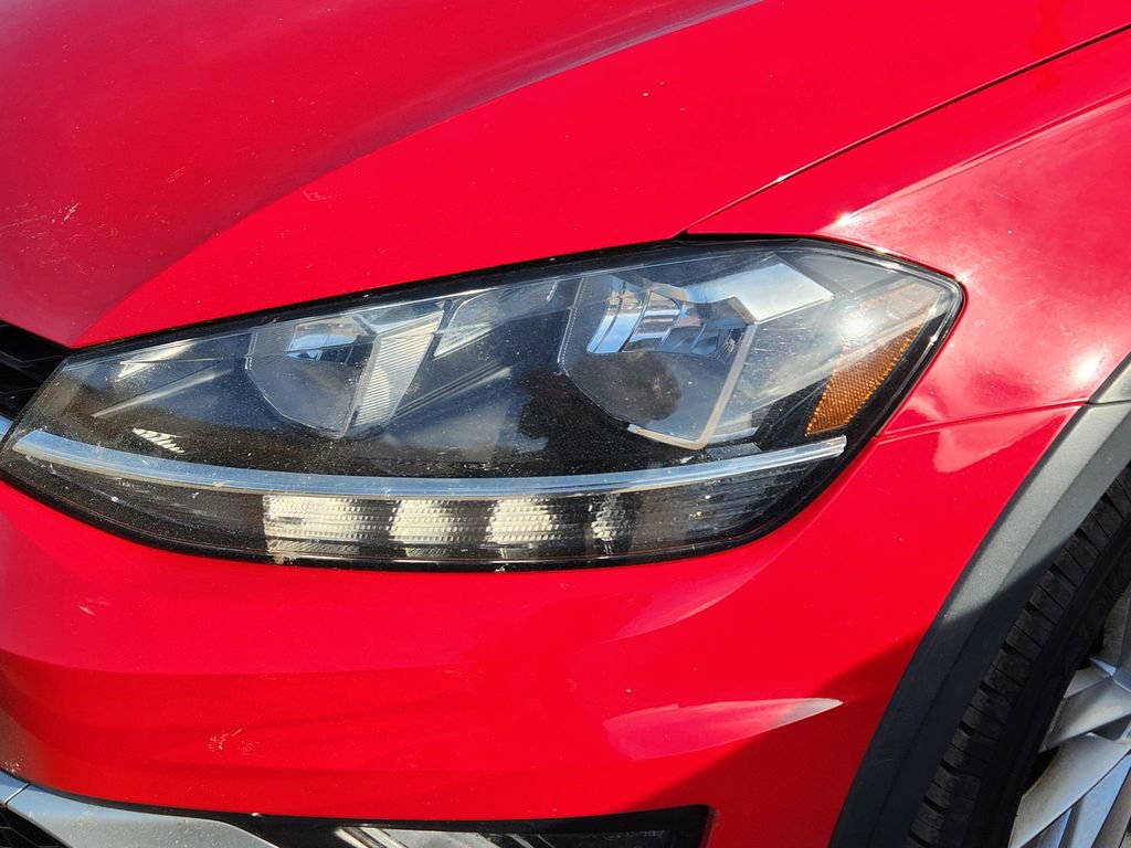 Used 2018 Volkswagen Golf Alltrack image 14