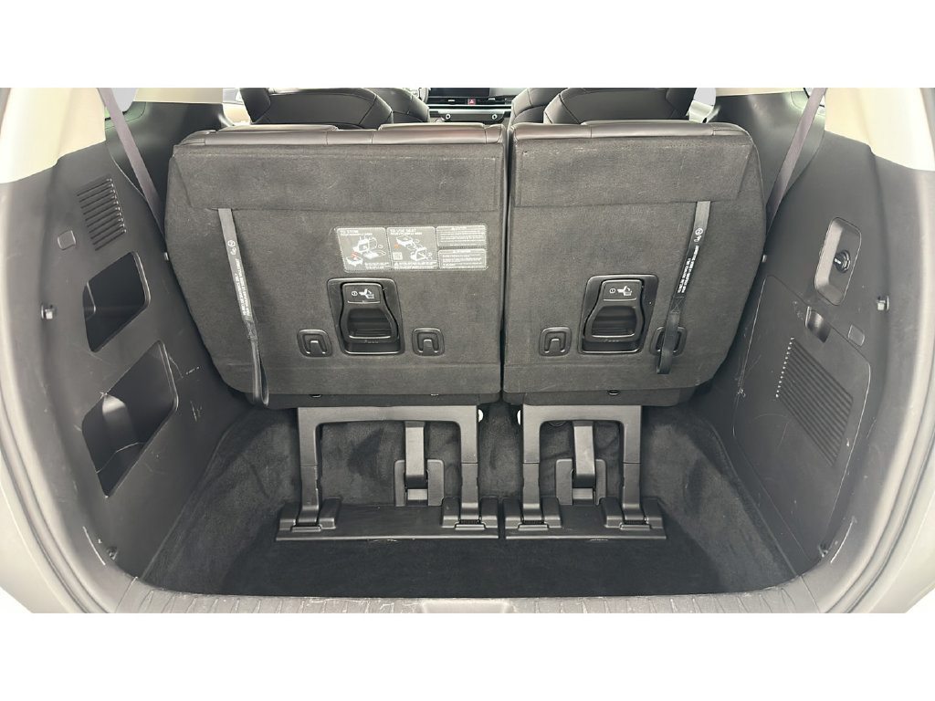 Used 2025 Kia Carnival FWD image 22