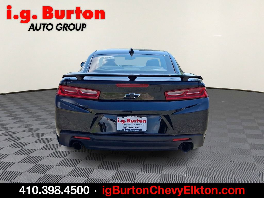 Used 2017 Chevrolet Camaro LT RWD image 5