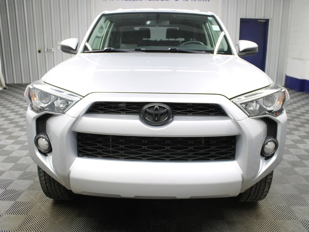 Used 2017 Toyota 4Runner SR5 AWD/4WD image 39