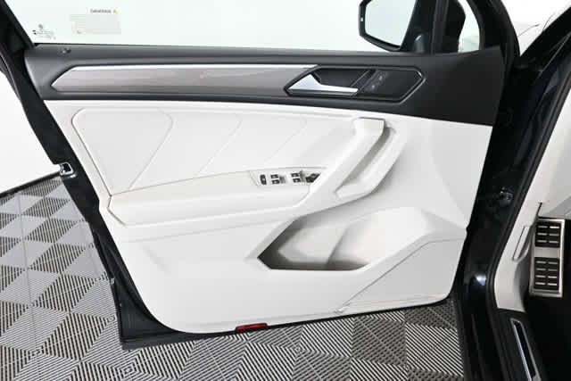 Used 2023 Volkswagen Tiguan SE R-Line FWD image 18