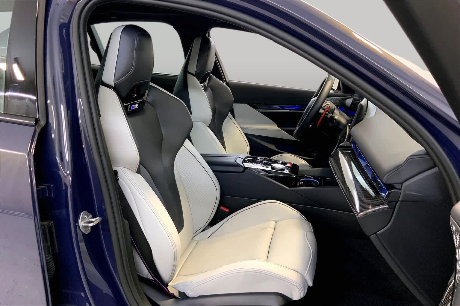Used 2025 BMW M5 w/ Carbon Package AWD/4WD image 8