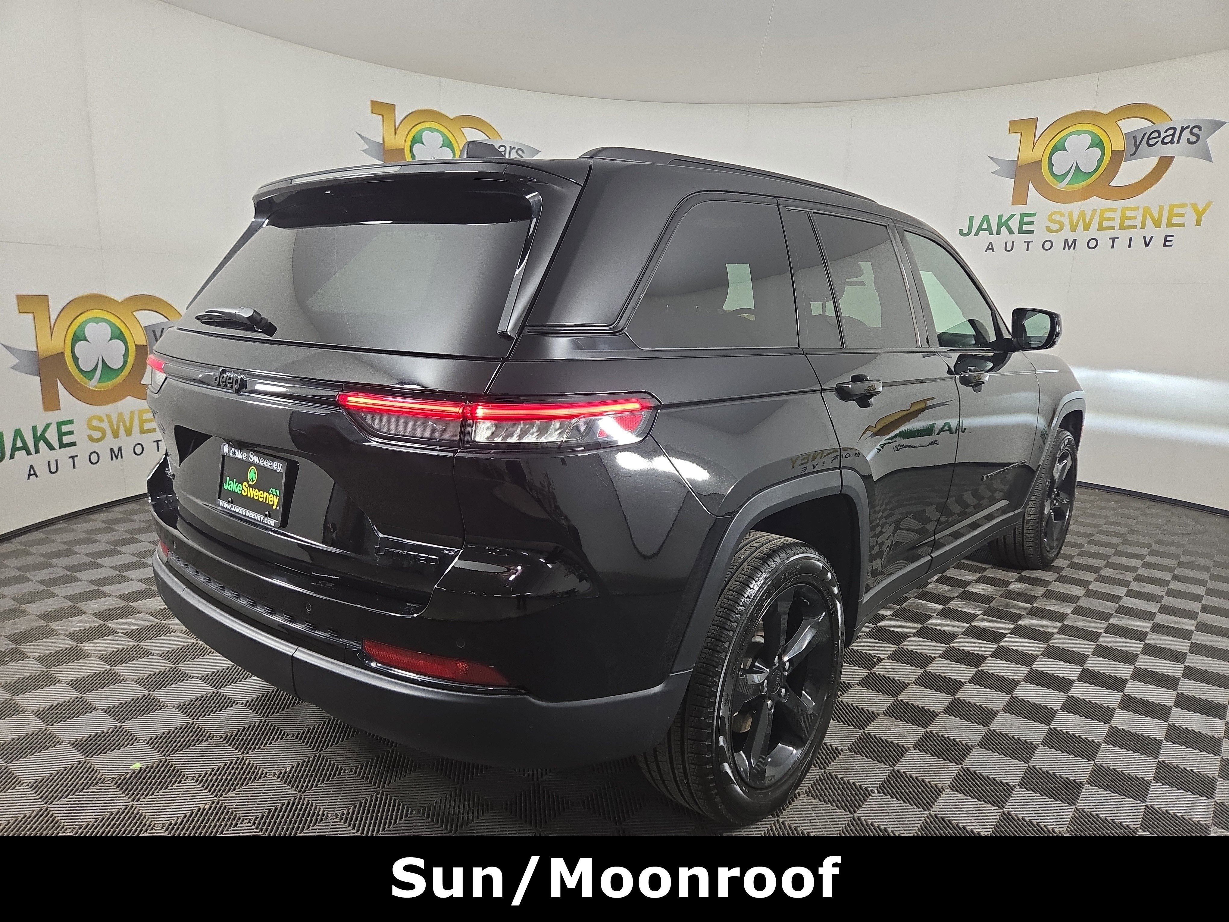 Used 2025 Jeep Grand Cherokee Limited w/ Black Appearance Package image 10