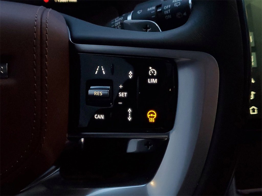 Used 2025 Land Rover Range Rover Autobiography image 16