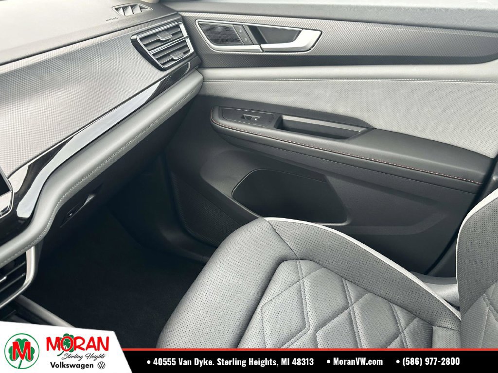 Certified 2025 Volkswagen Atlas Peak Edition SE AWD/4WD image 34