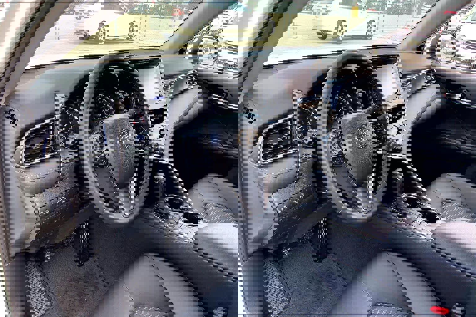 Used 2023 Toyota Camry SE image 16