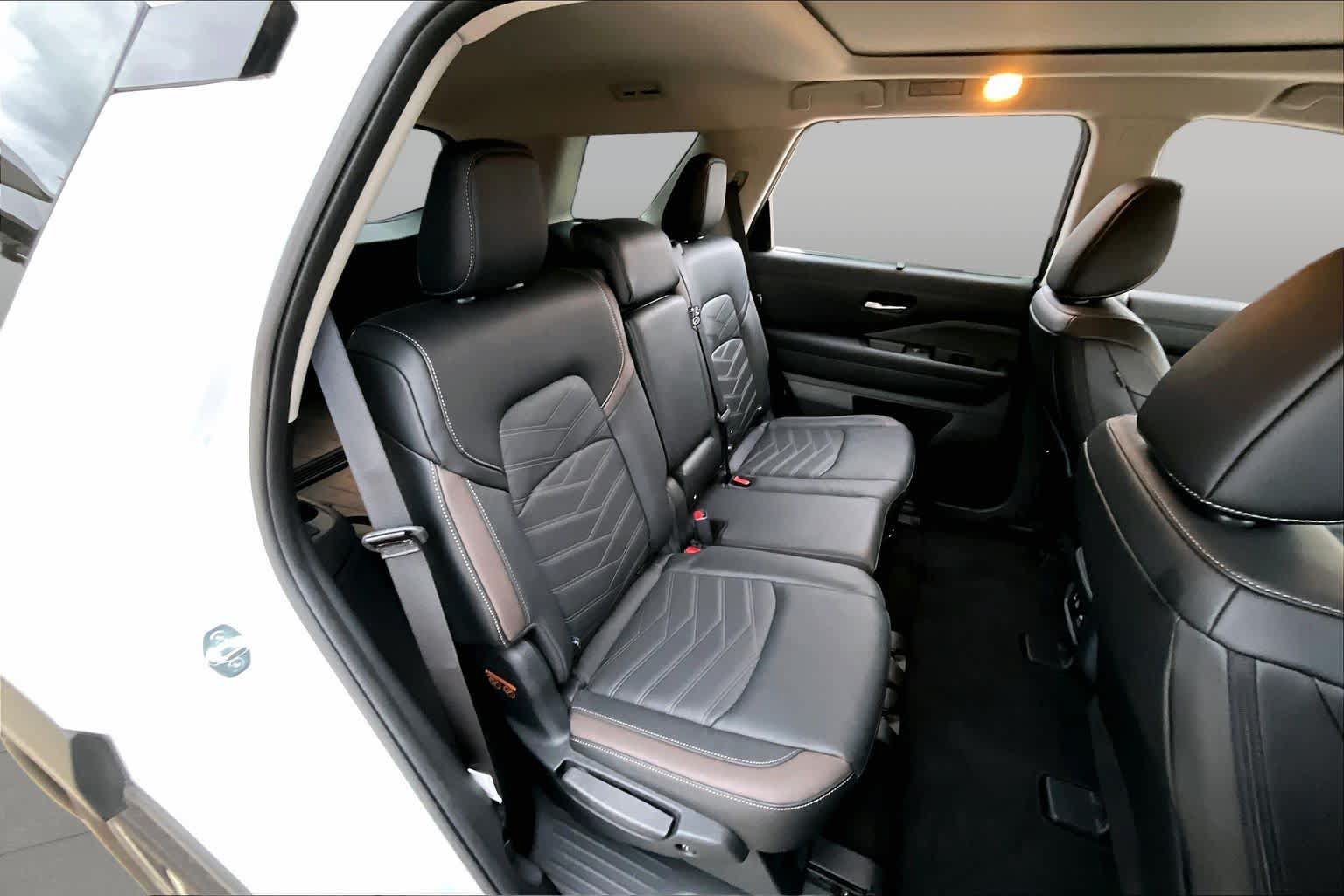 Used 2025 Nissan Pathfinder Platinum w/ Cargo Package FWD image 21