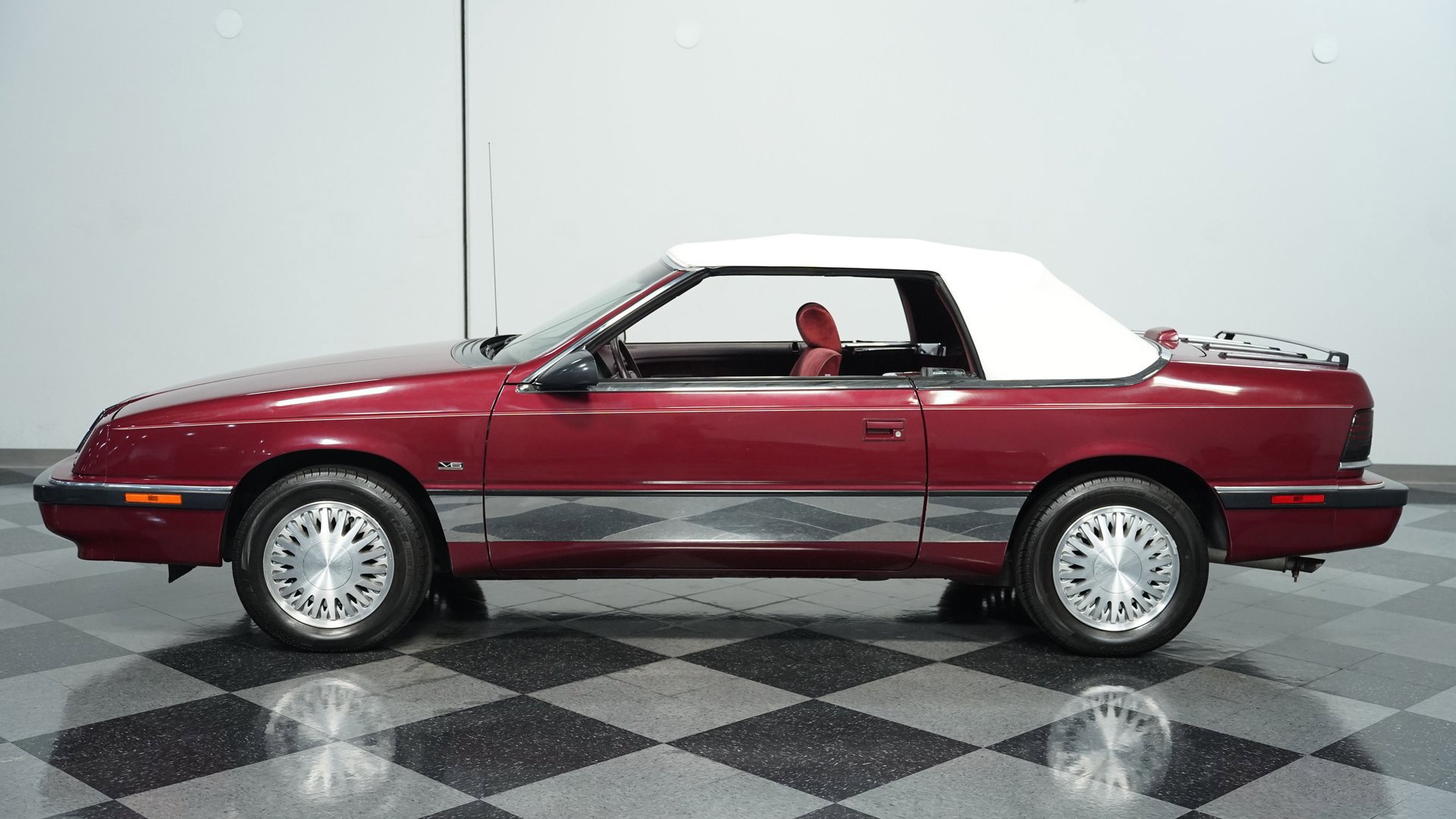Used 1991 Chrysler LeBaron Convertible FWD image 2