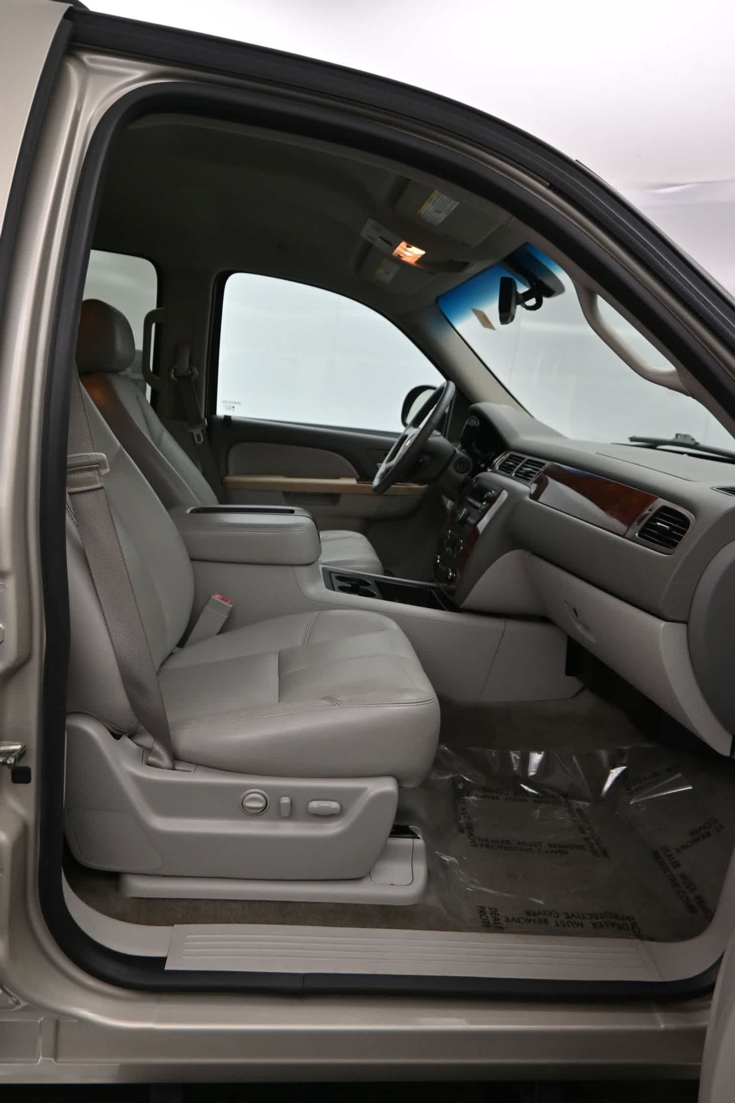 Used 2014 Chevrolet Tahoe LT w/ Luxury Package RWD image 11