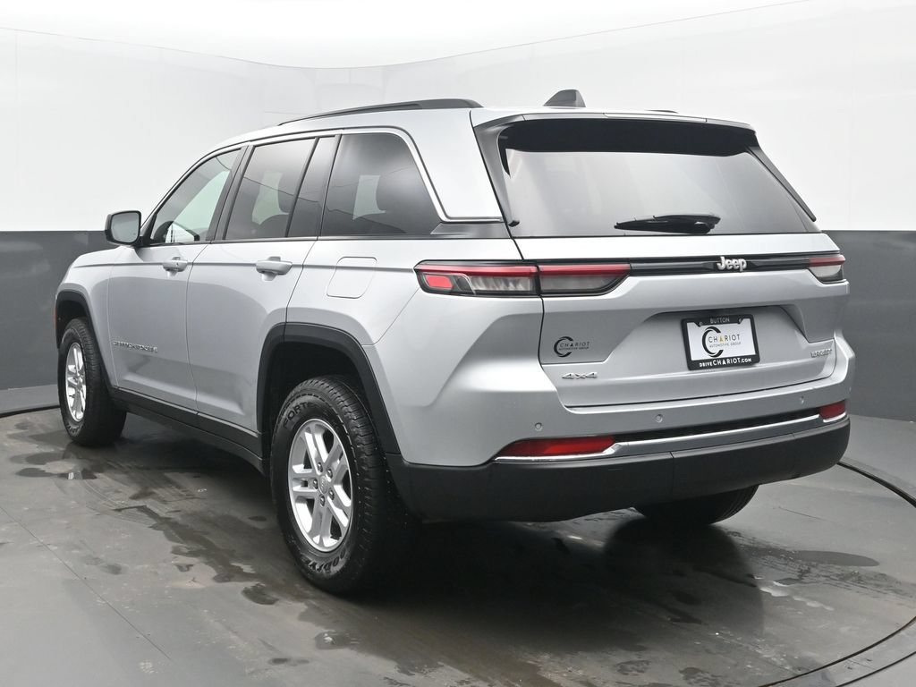 Used 2025 Jeep Grand Cherokee Laredo AWD/4WD image 4