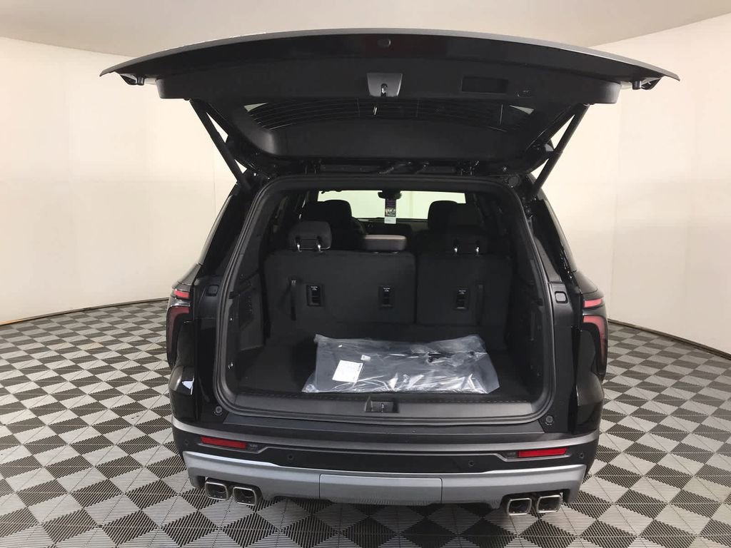 New 2026 Chevrolet Traverse LT w/ Driver Confidence Package AWD/4WD image 16