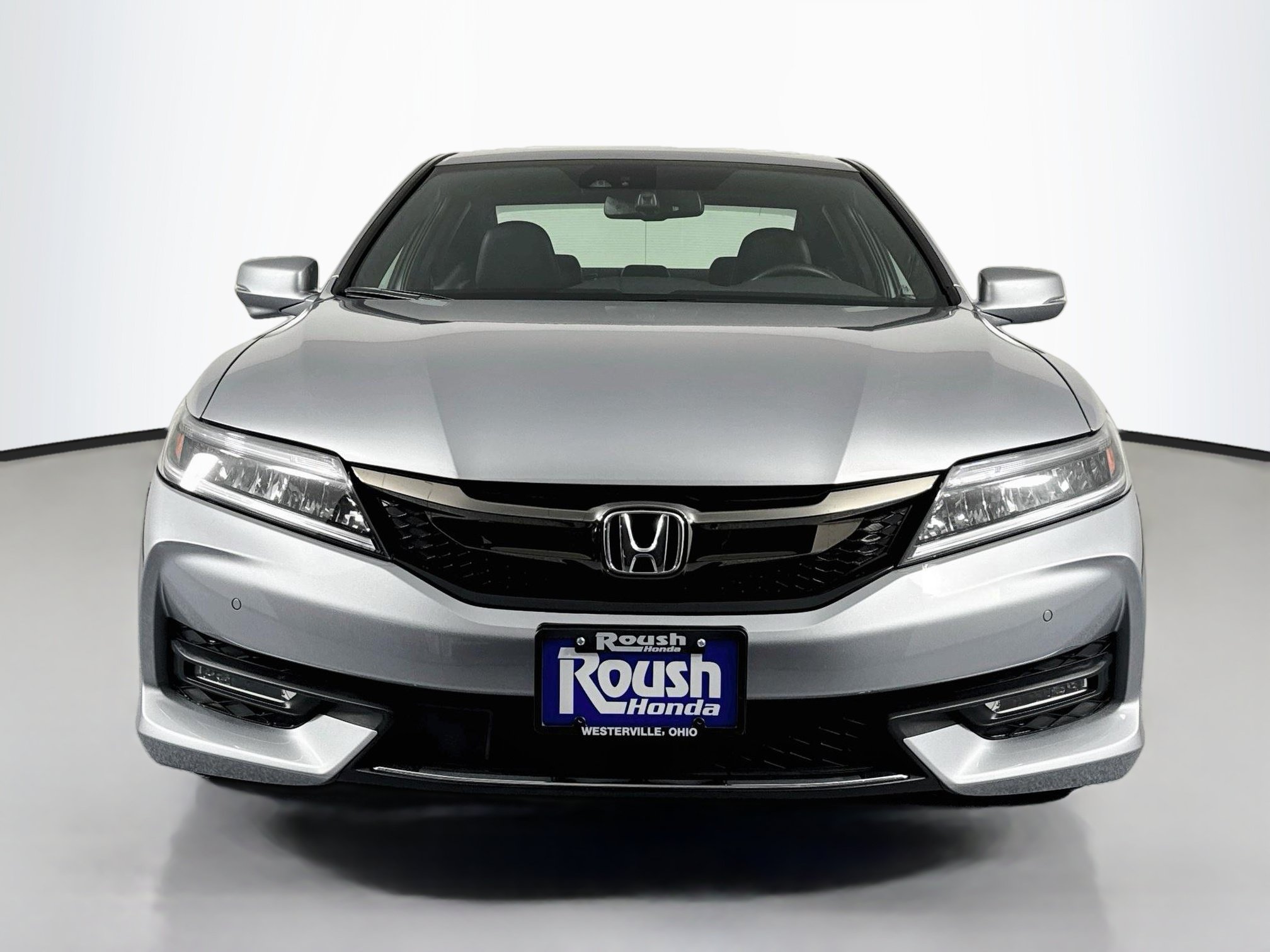 Used 2017 Honda Accord Touring image 2