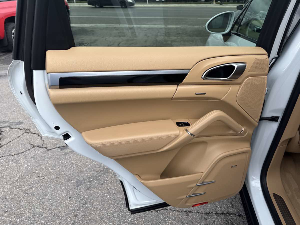 Used 2017 Porsche Cayenne image 13