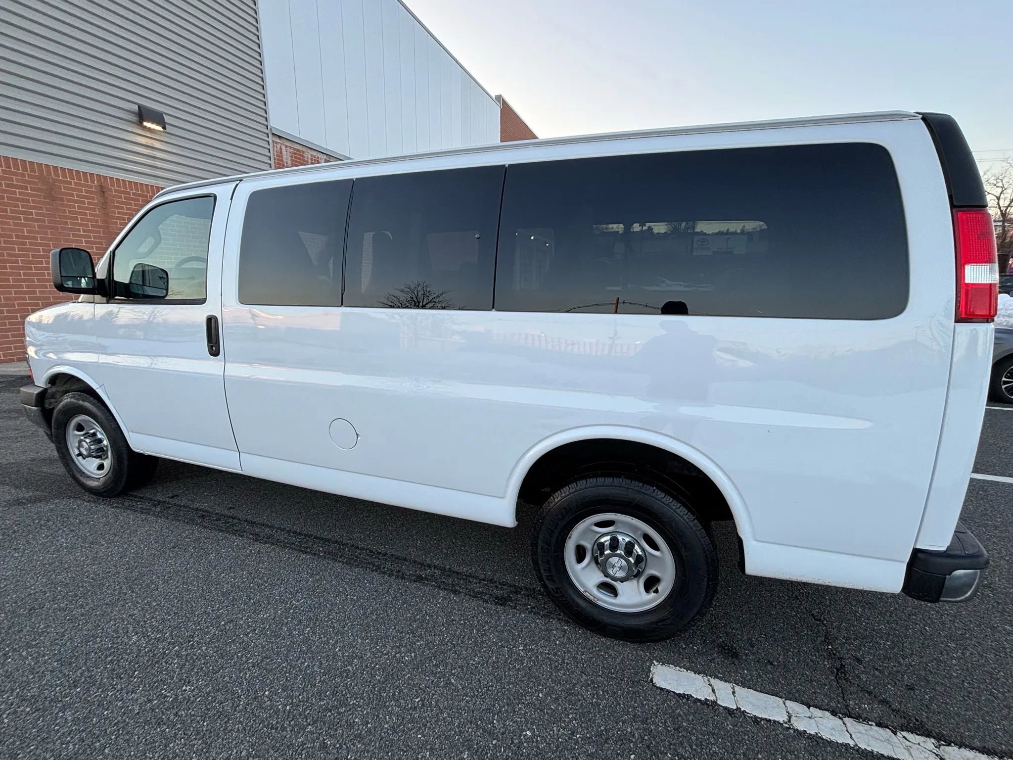 Used 2017 Chevrolet Express 2500 LT w/ LT Preferred Equipment Group image 7