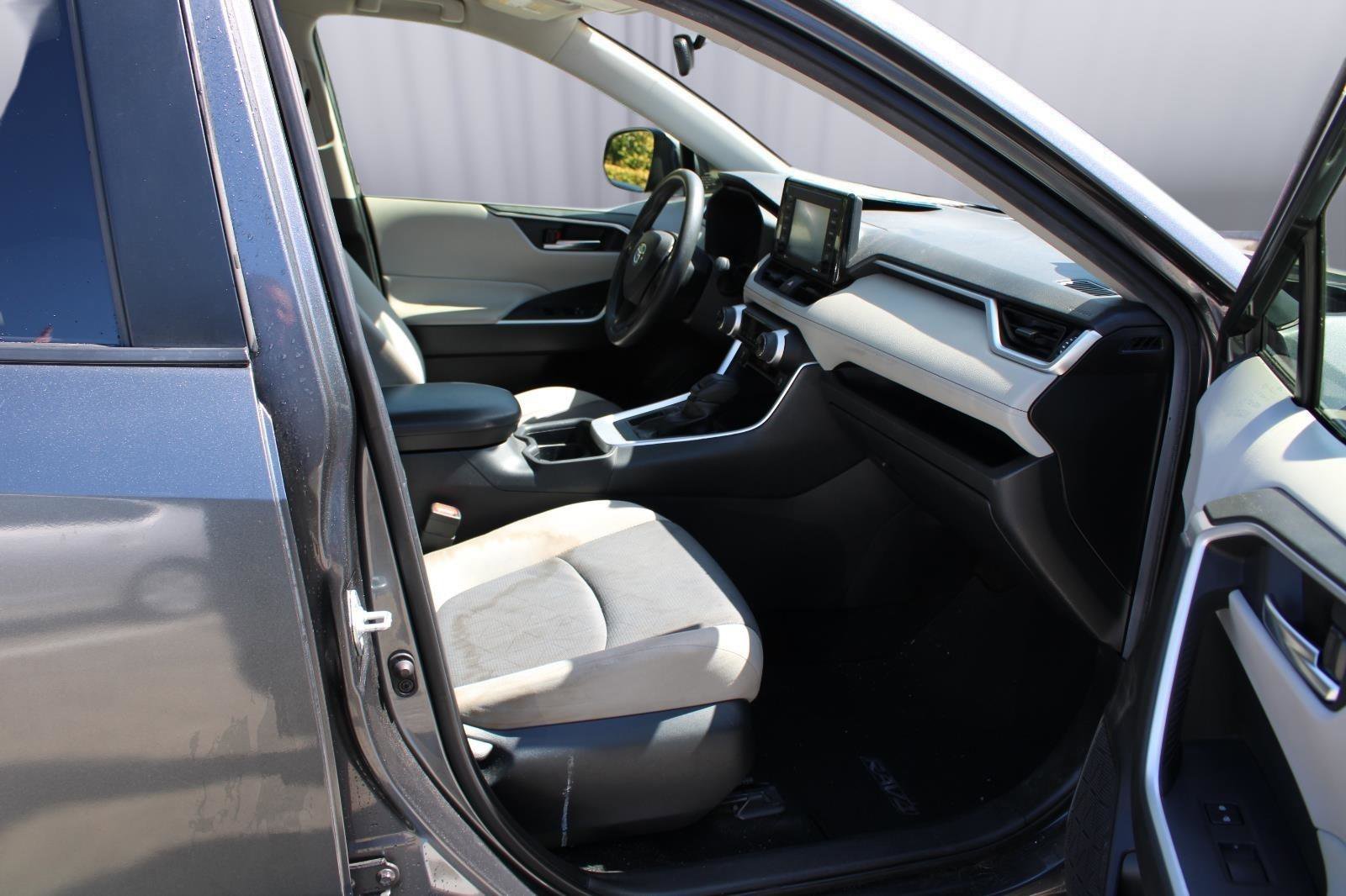 Used 2020 Toyota RAV4 XLE w/ Carpet Mat Package FWD image 16