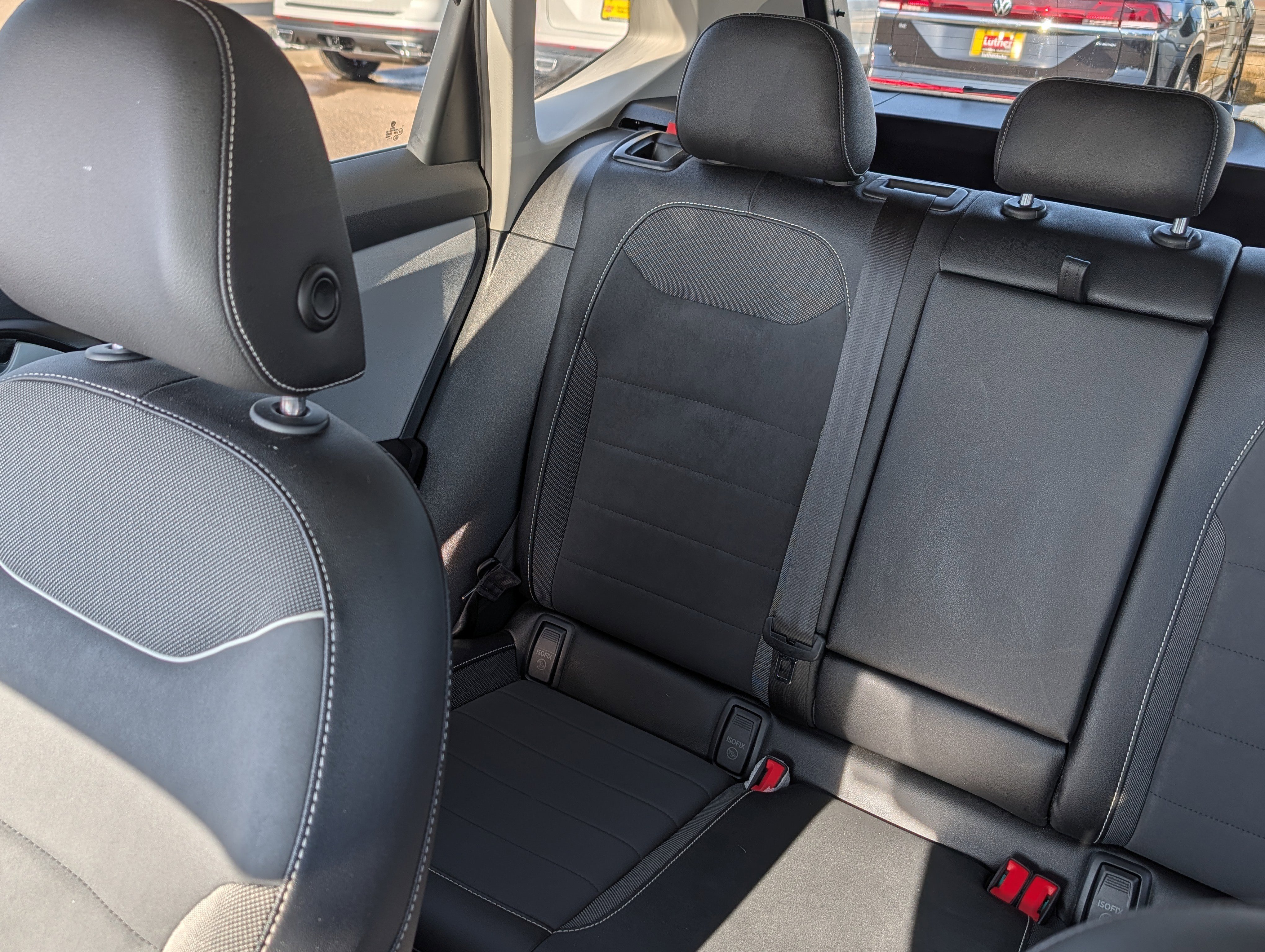 Used 2023 Volkswagen Taos SE w/ Panoramic Sunroof Package image 12