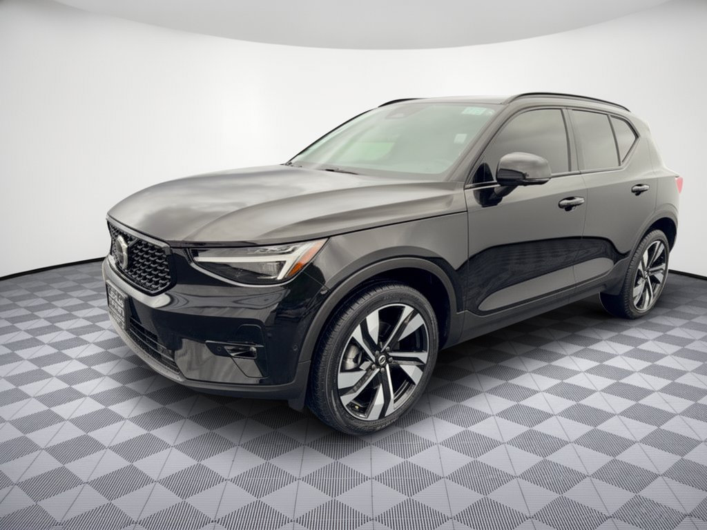 Used 2024 Volvo XC40 B5 Plus w/ Protection Package Premier AWD/4WD image 1