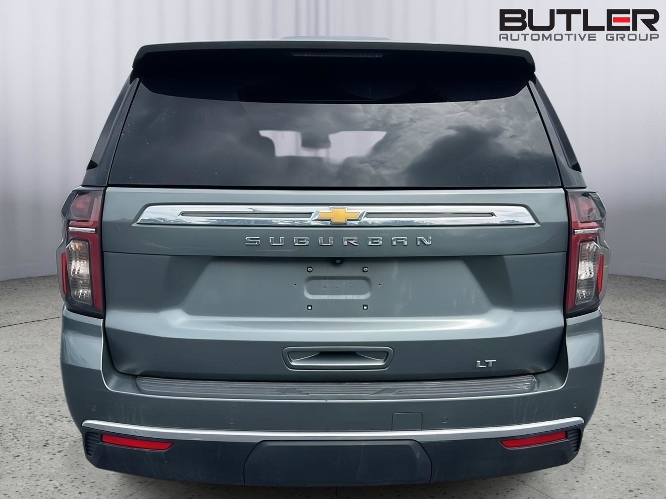 Used 2024 Chevrolet Suburban LT RWD image 4