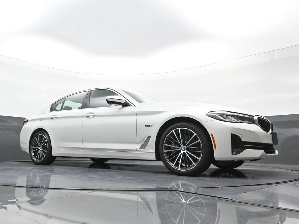 Used 2023 BMW 530e xDrive w/ Premium Package AWD/4WD image 22