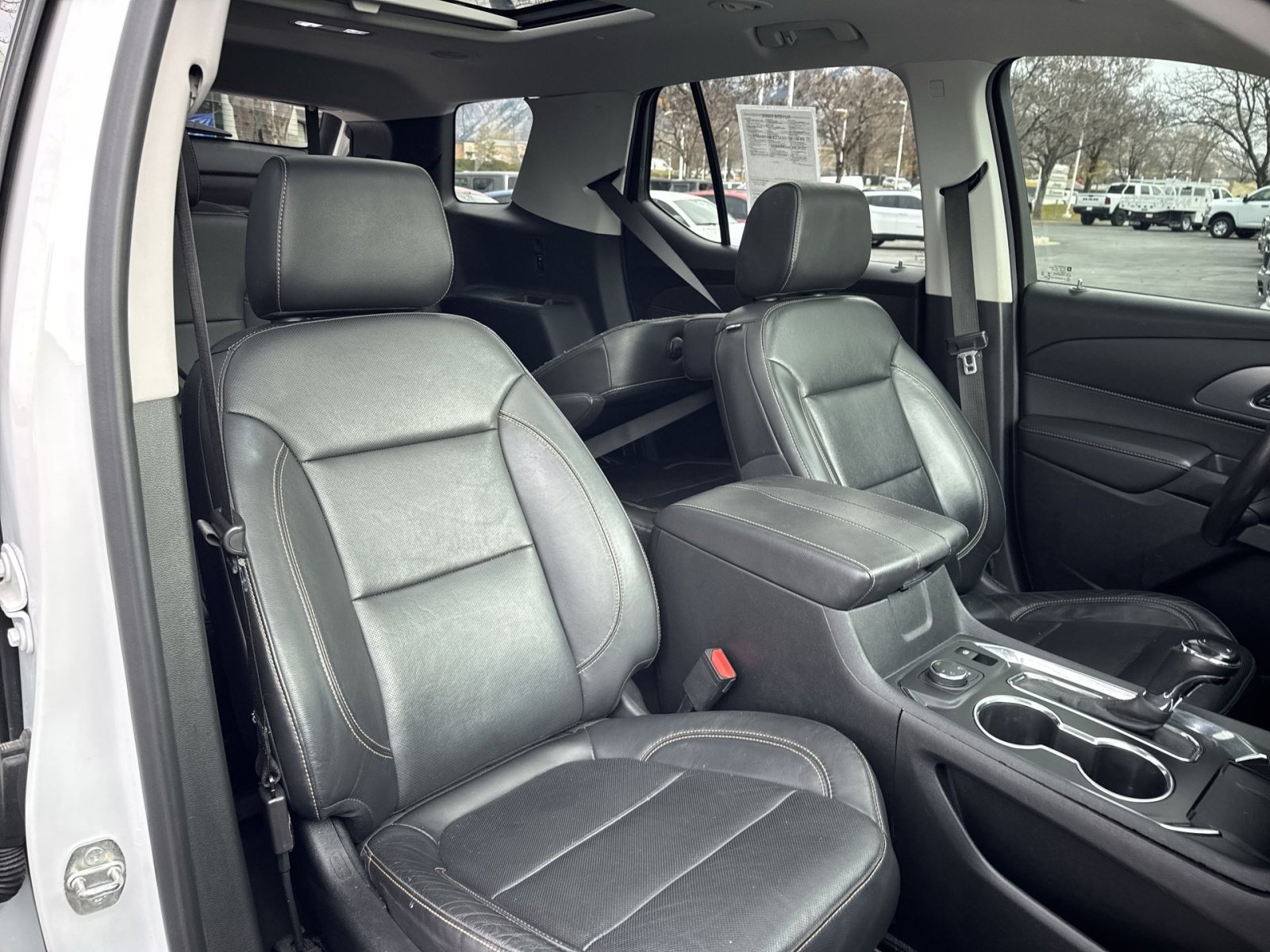Used 2020 Chevrolet Traverse Premier image 35