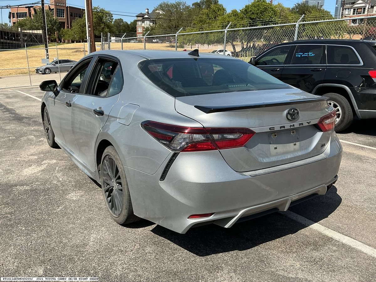 Used 2021 Toyota Camry SE FWD image 5