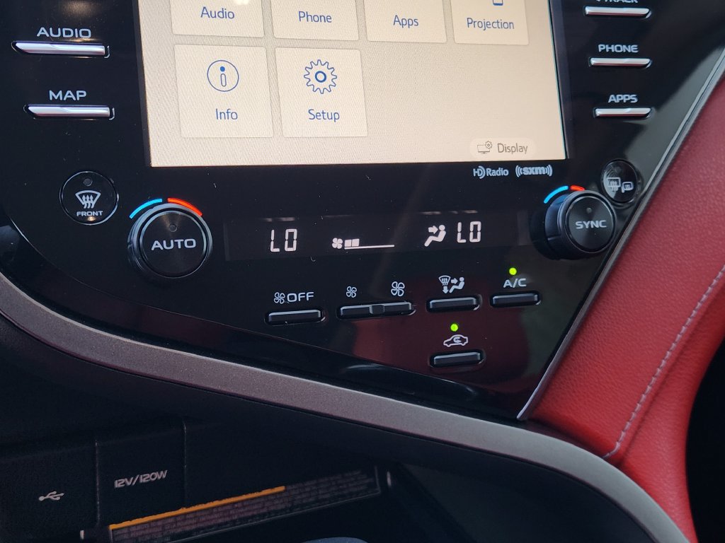 Used 2020 Toyota Camry XSE FWD image 18