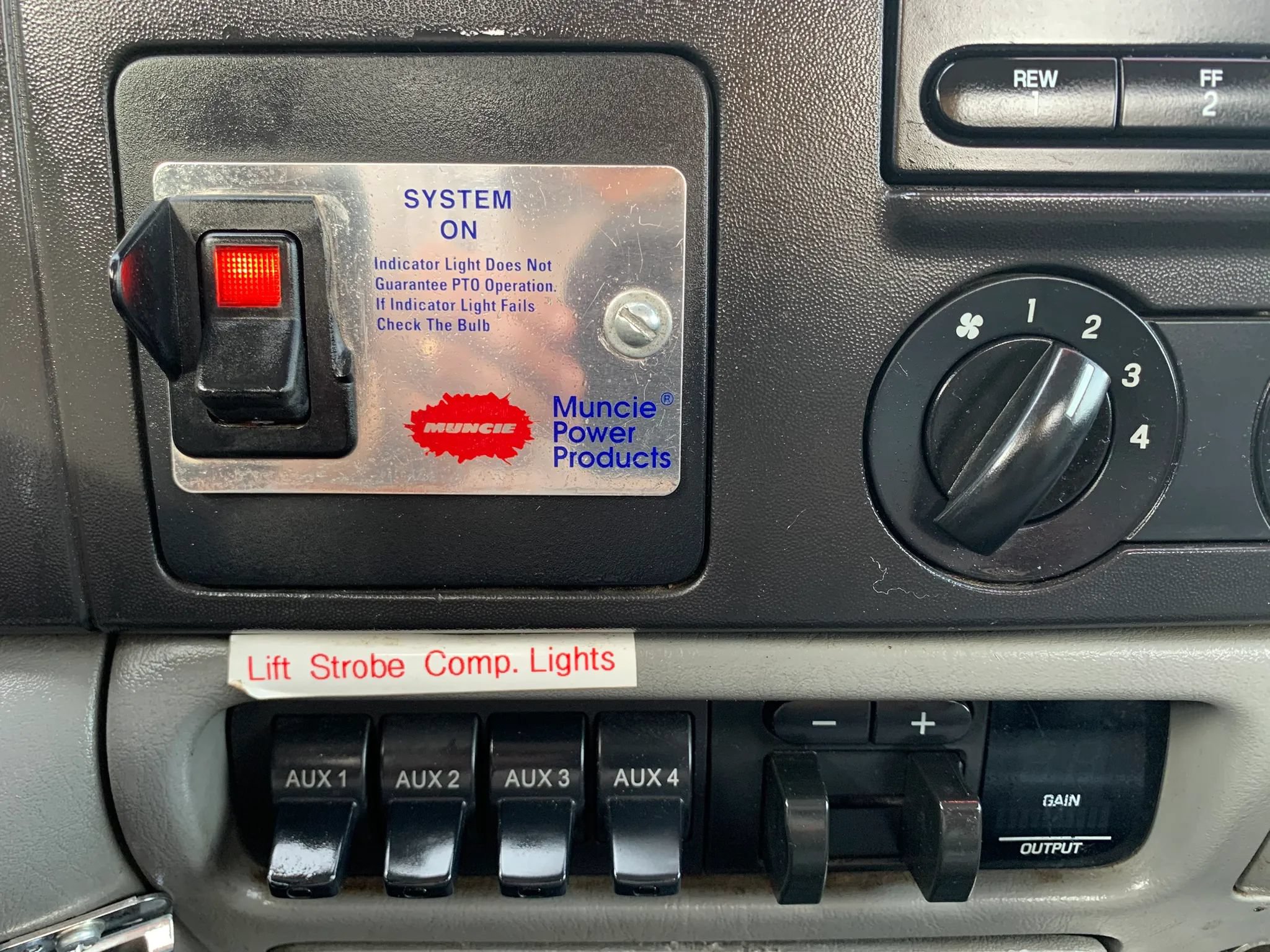 Used 2006 Ford F550 2WD Regular Cab Super Duty image 16